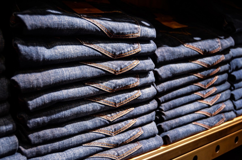 magasin-LA TOUR-min_jeans_pants_blue_shop_shopping_shelf_exhibition_buy-940702